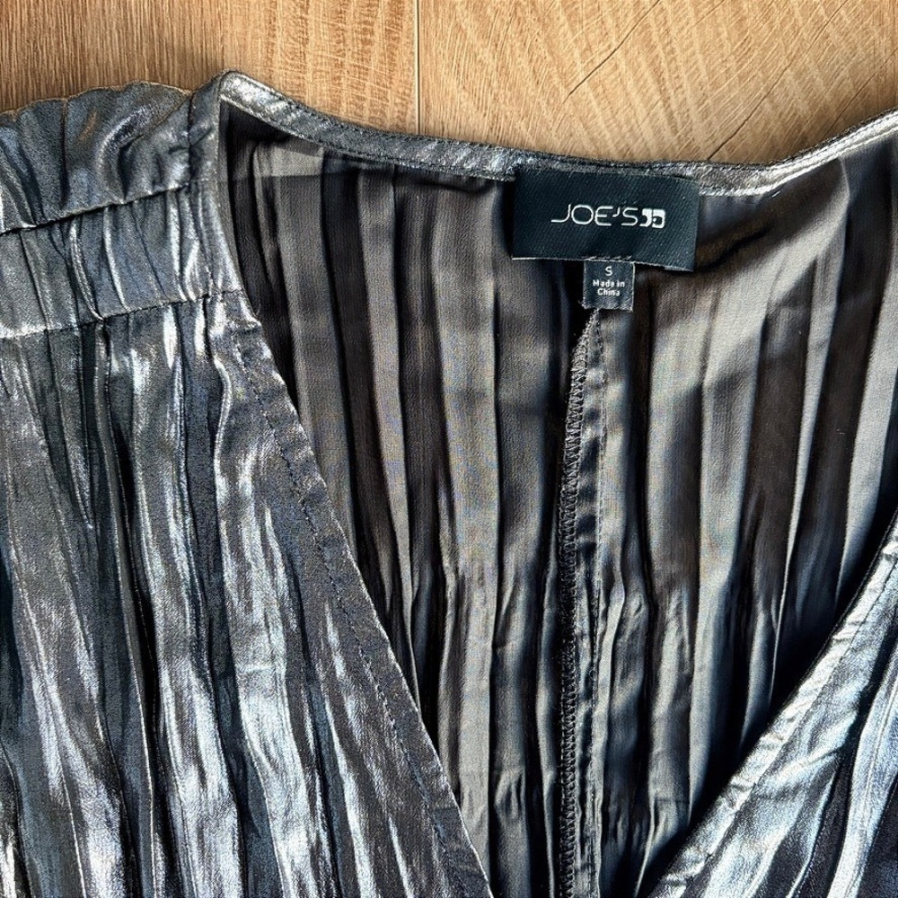 JOE'S Jeans Lea Lame Metallic Peplum Top Metallic Silver Plunge Neck Smocked S - Picture 5 of 8